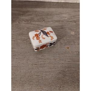 Porcelaine de Paris Decor Yunam Limoges Trinket Box 2" x 1 1/2"